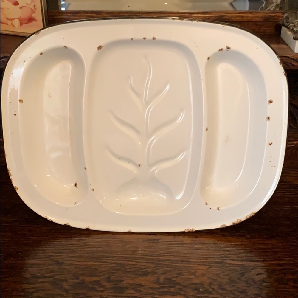 Antique enamel turkey divider.